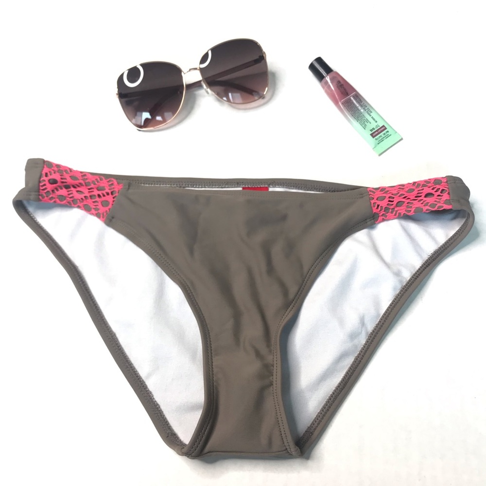 NWOT Bongo Bikini Bottom Soze M